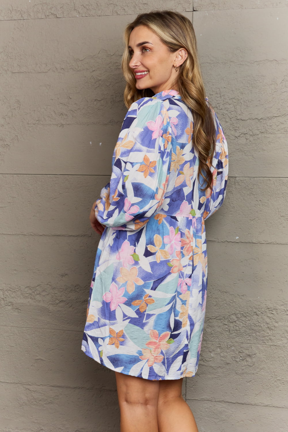 Floral Splendor: A Dress of Vibrant Colors and Versatile Styles