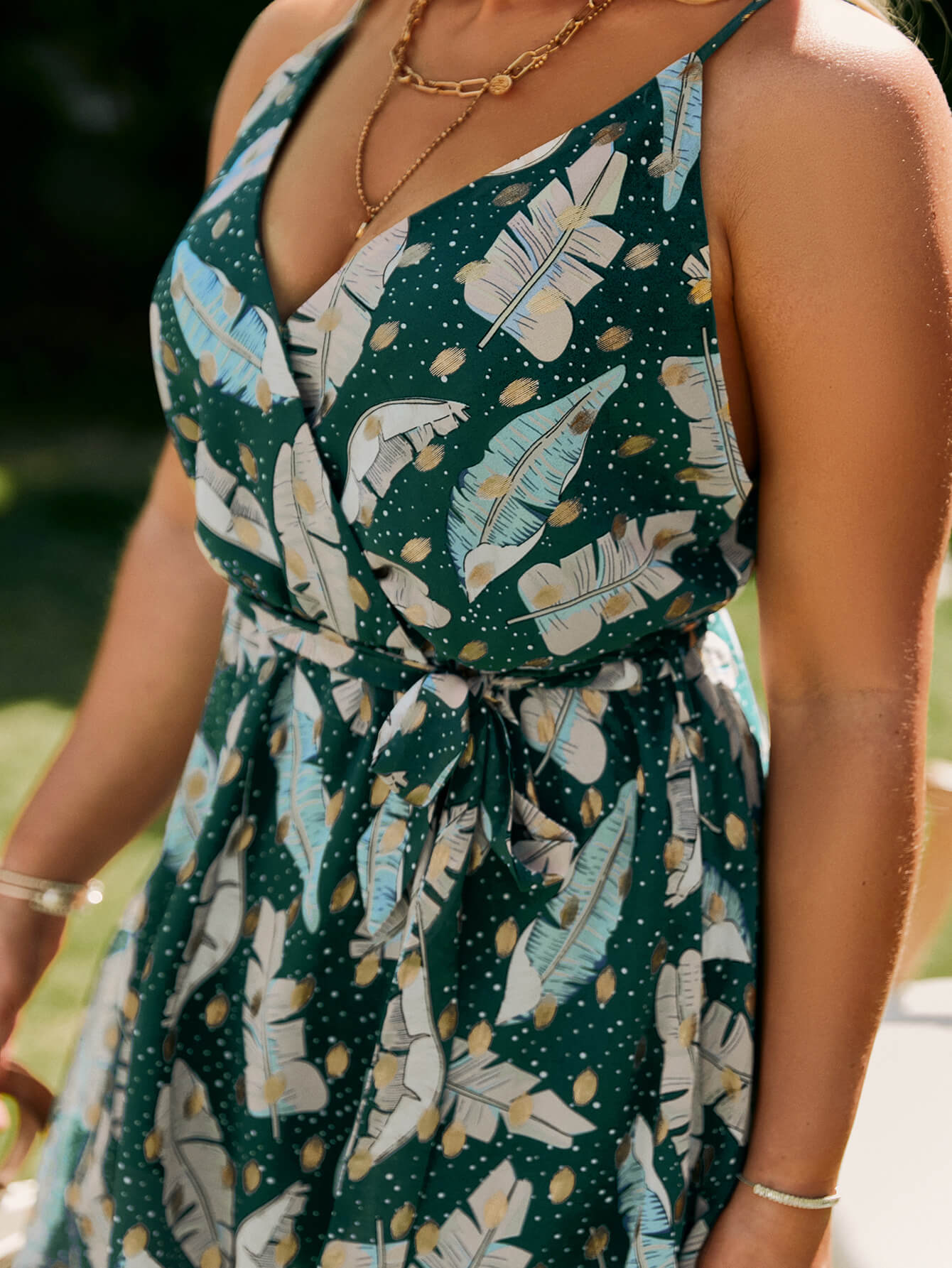 Plus Size Feather Print Spaghetti Strap Tie Waist Dress - WESTHUNDRED