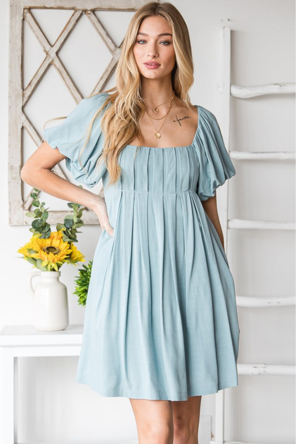 Chic Balloon Sleeve Dress with Square Neck and Crisscross Back Detailing