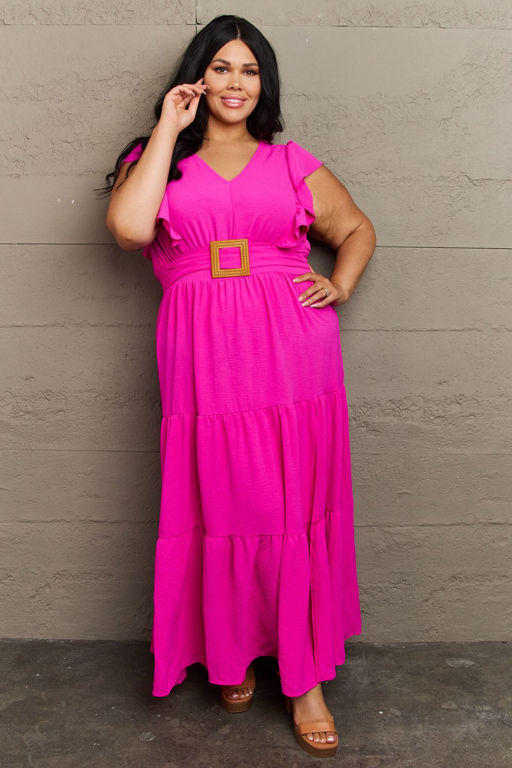 Stylish and Comfortable Plus-Size Maxi Dress with Adjustable Belt