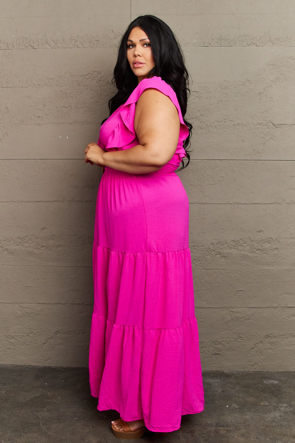 Stylish and Comfortable Plus-Size Maxi Dress with Adjustable Belt
