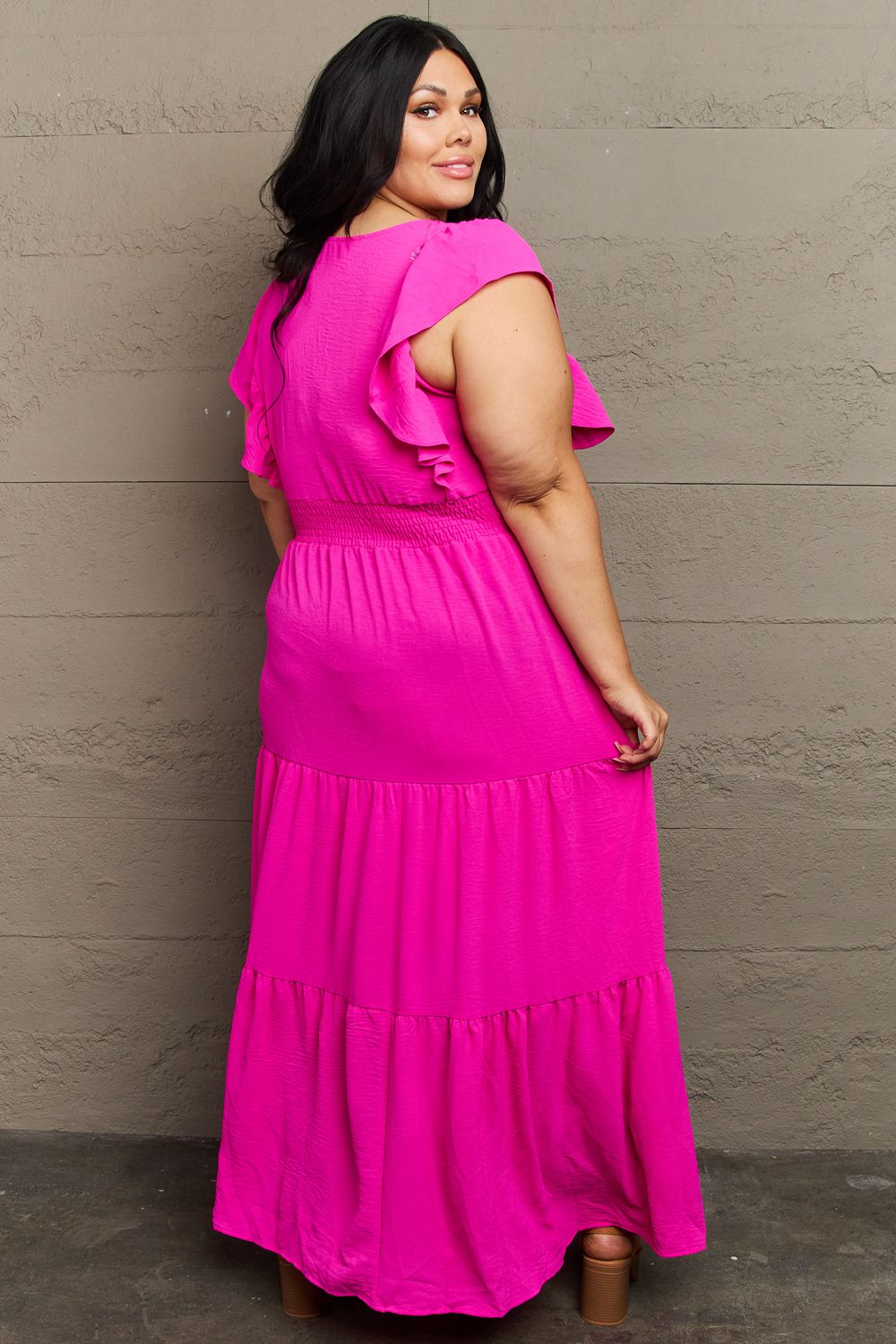 Stylish and Comfortable Plus-Size Maxi Dress with Adjustable Belt